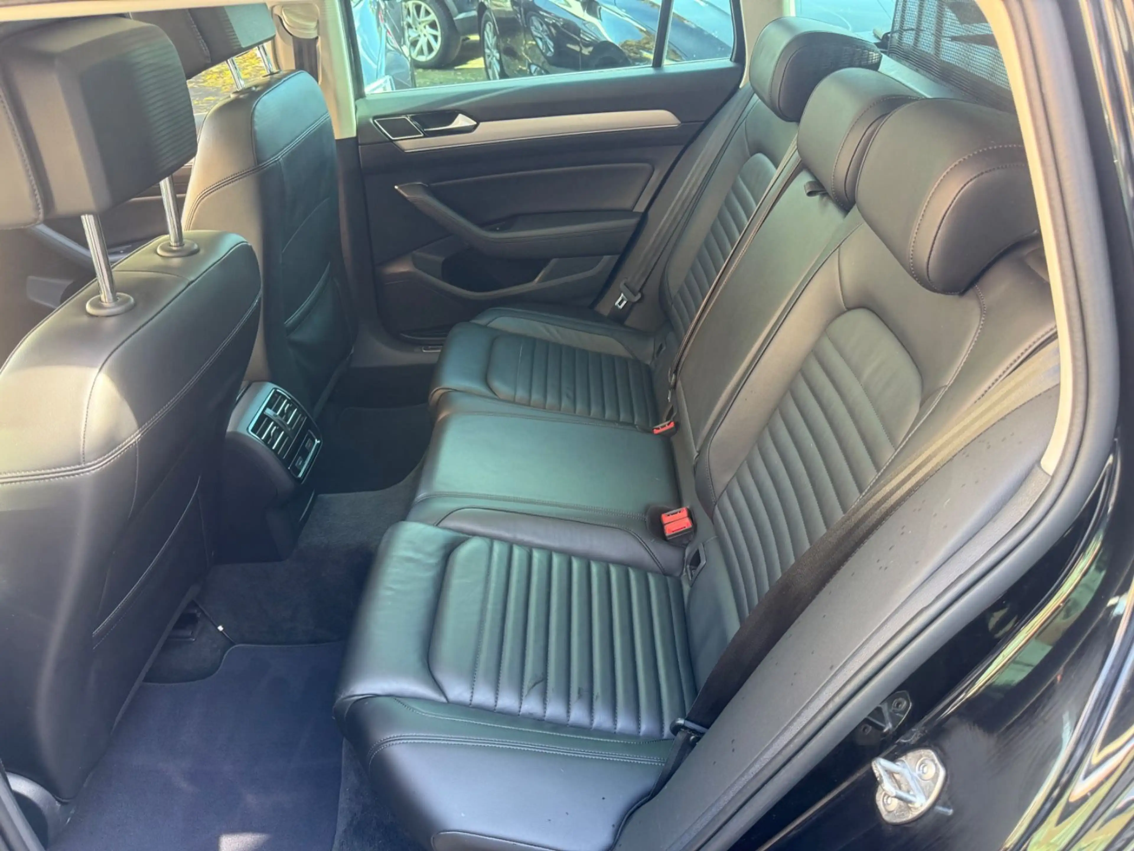 Volkswagen Passat Variant Highline 2,0 TDI 4Motion/Pano/Led — photo 11