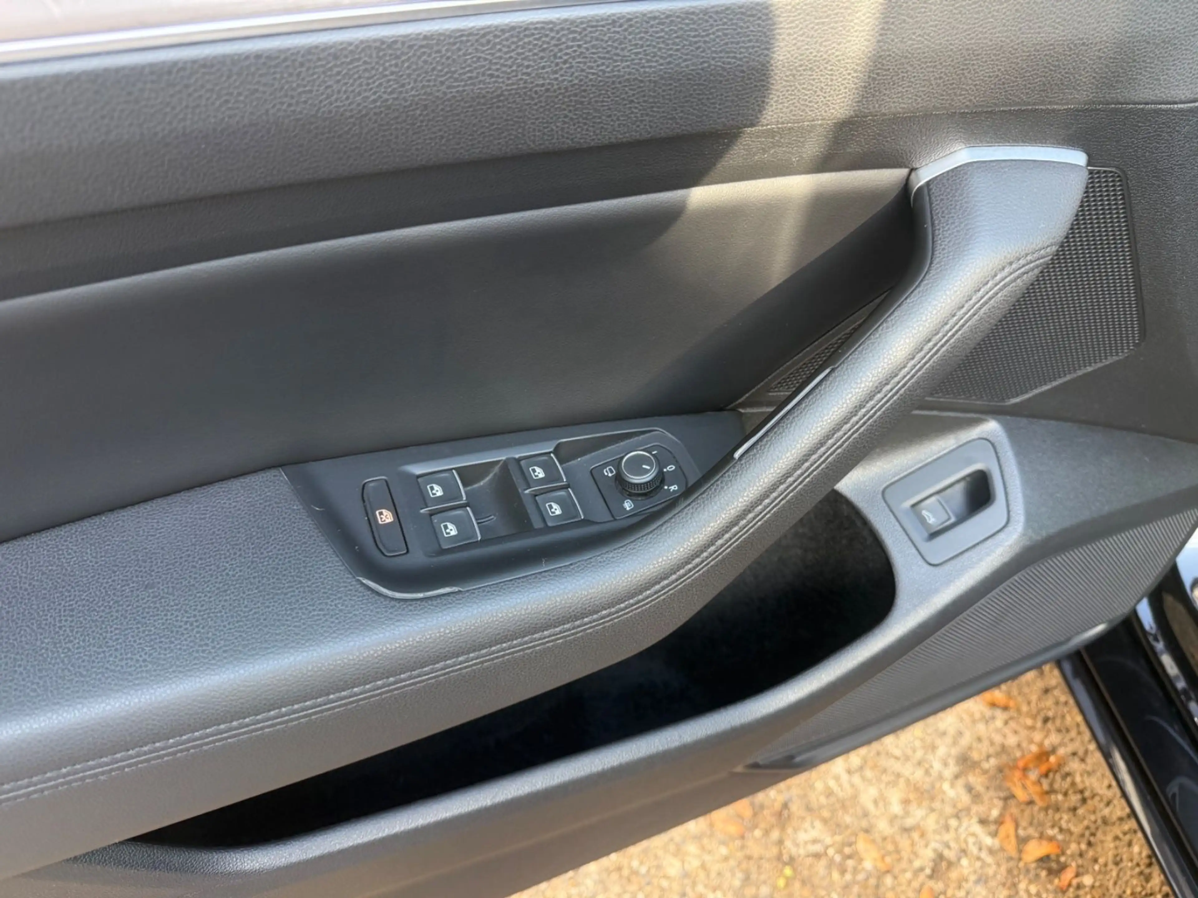 Volkswagen Passat Variant Highline 2,0 TDI 4Motion/Pano/Led — photo 14