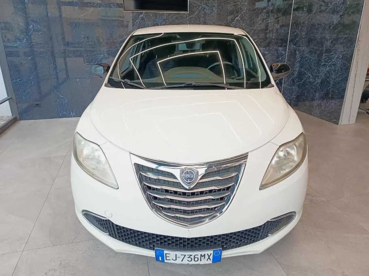 Lancia Ypsilon