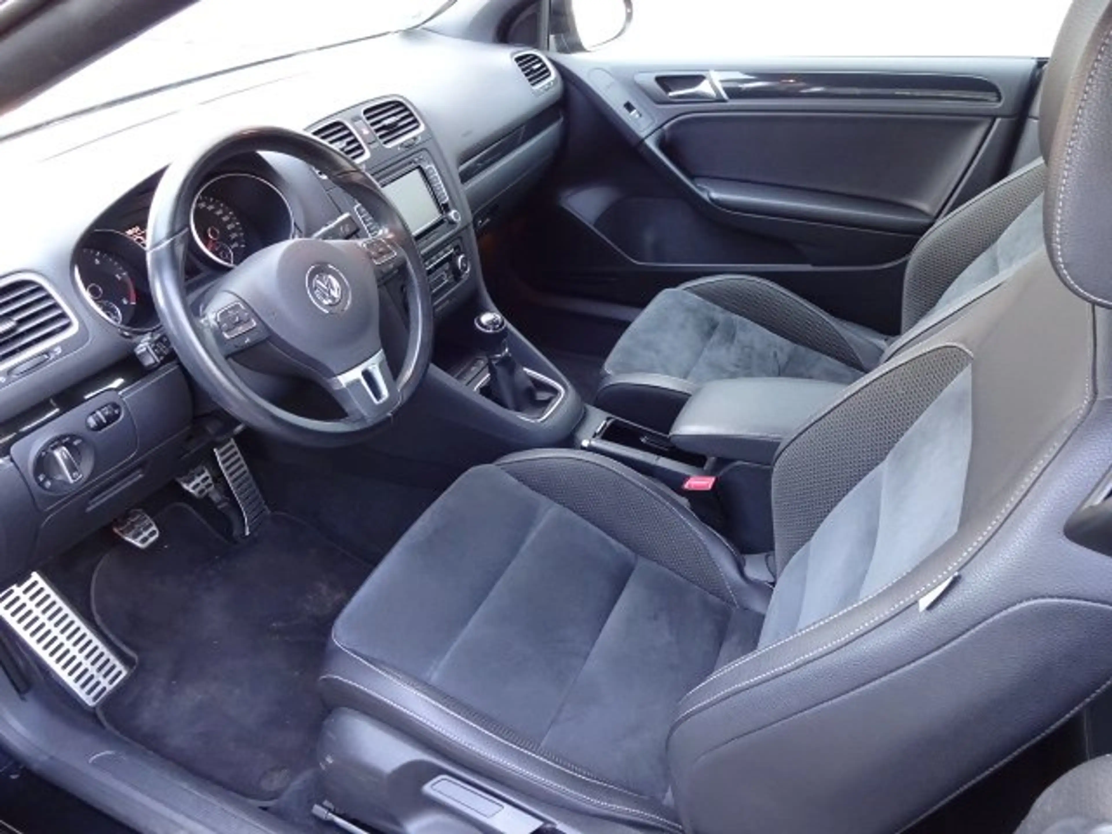 Volkswagen Golf Cabriolet Basis BMT — photo 11