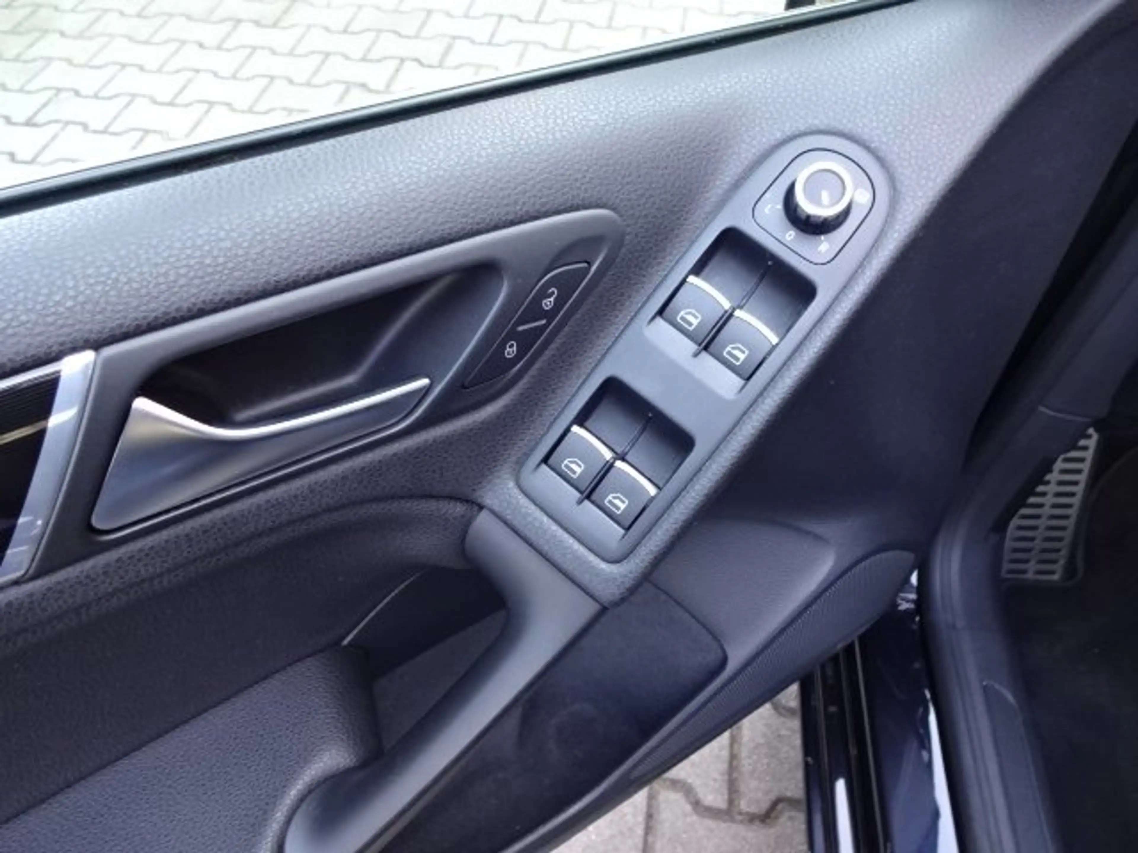 Volkswagen Golf Cabriolet Basis BMT — photo 9