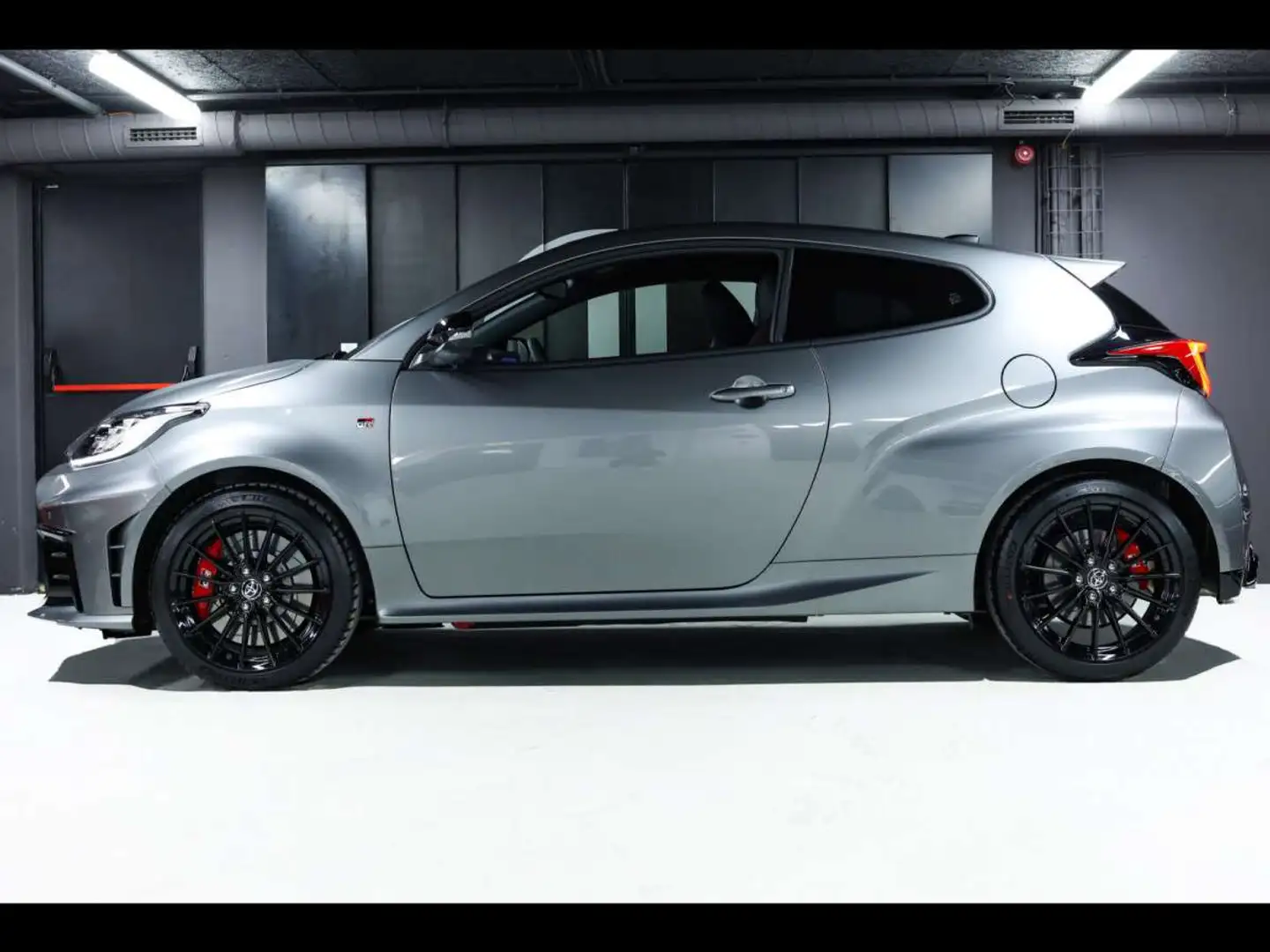Toyota Yaris GR GR-FOUR 1.6 TURBO AUTO PACK PREMIUM MY25JBL Gris - 2