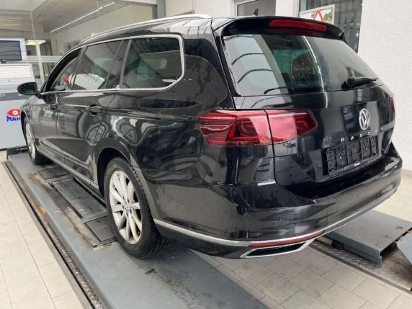 Volkswagen Passat Variant 2.0 TDI Elegance Noir - 2