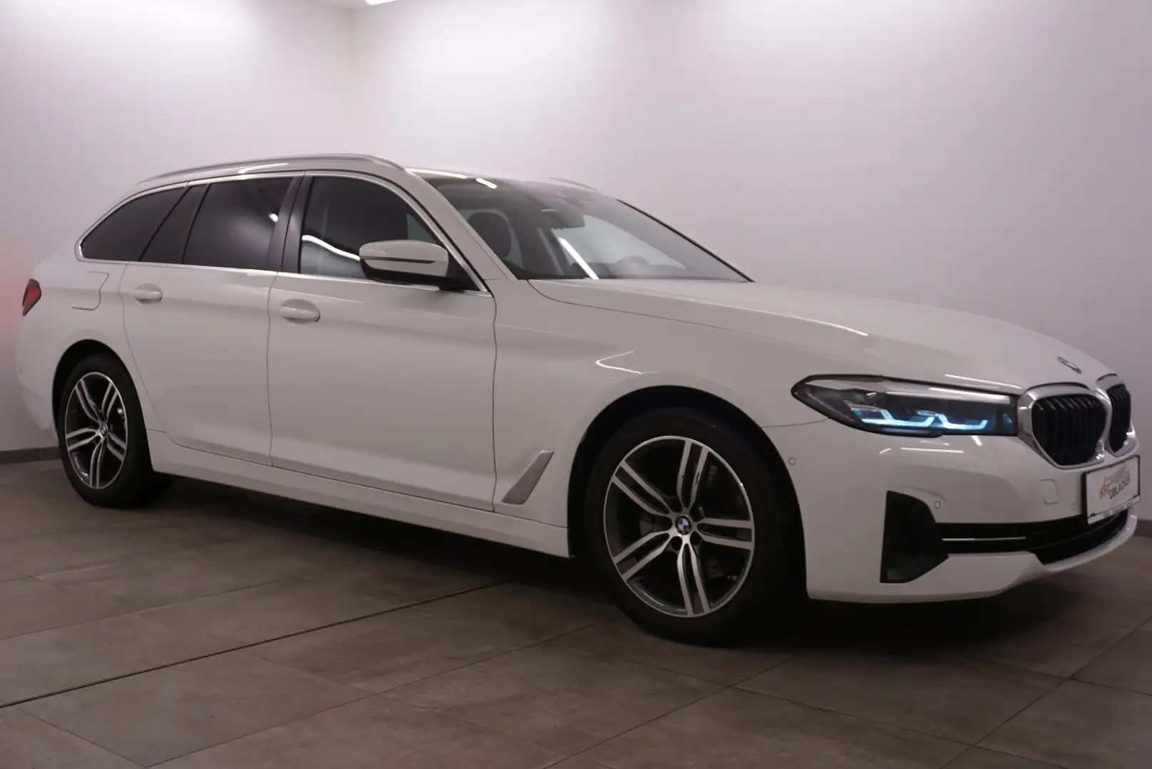 BMW 520 d Sport  // Ambiente-Beleuchtung // Ledersitze // Weiß - 1