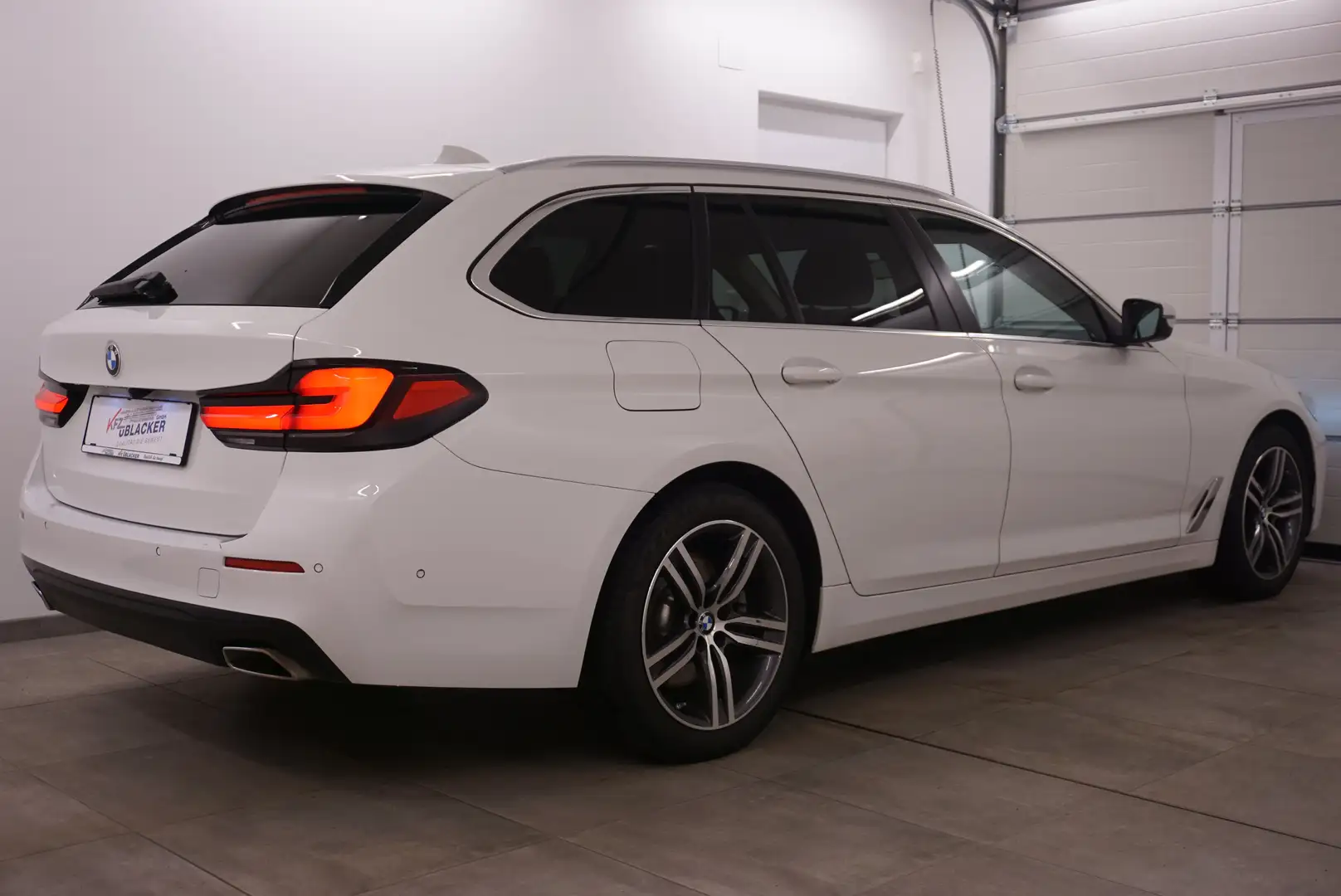 BMW 520 d Sport  // Ambiente-Beleuchtung // Ledersitze // Weiß - 2