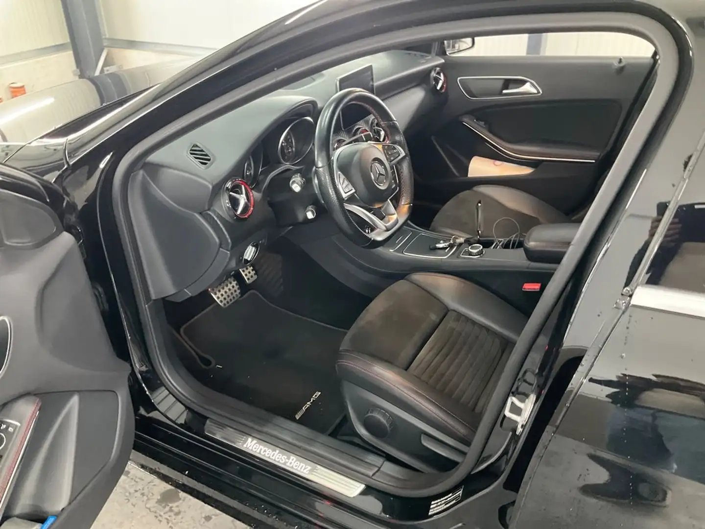 Mercedes-Benz A 250 A 250 Sport 4Matic 7G-DCT Schwarz - 2