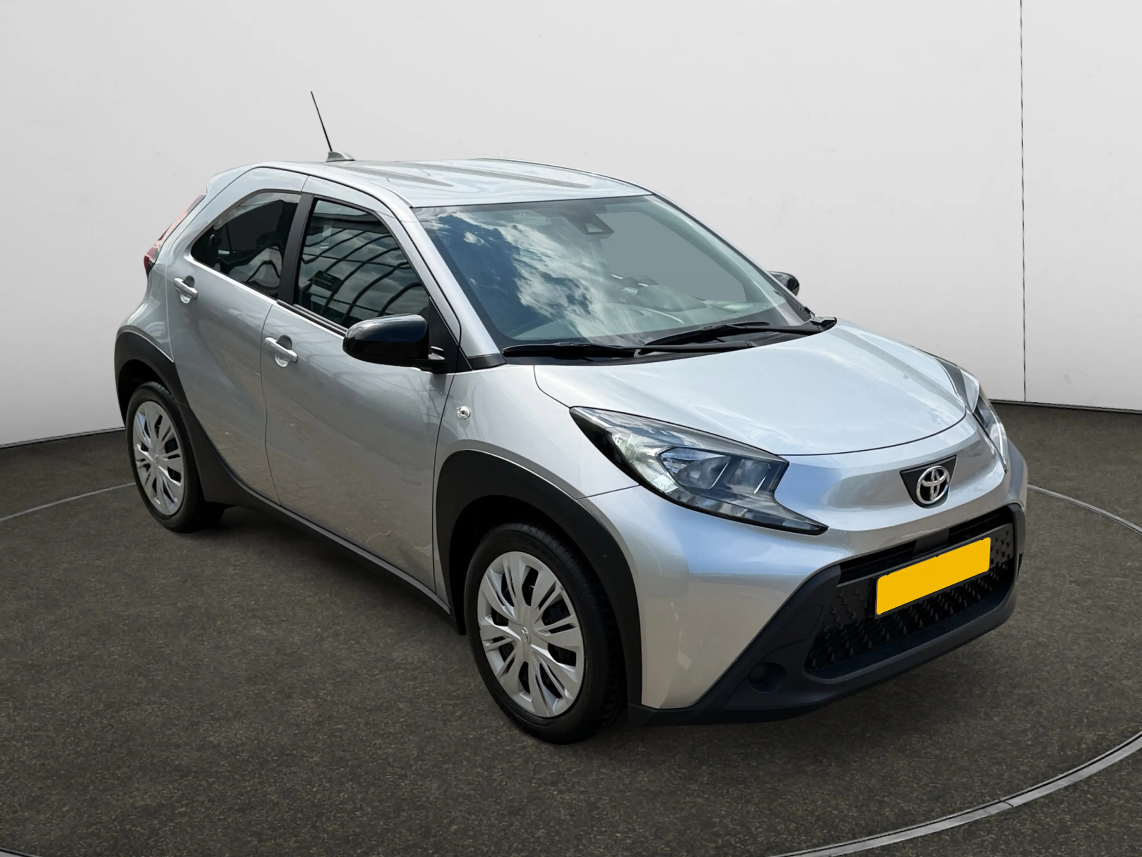 Toyota Aygo X 1.0 VVT-i MT Play+ NAP 38dkm, Camera, Led, Carplay — photo 4