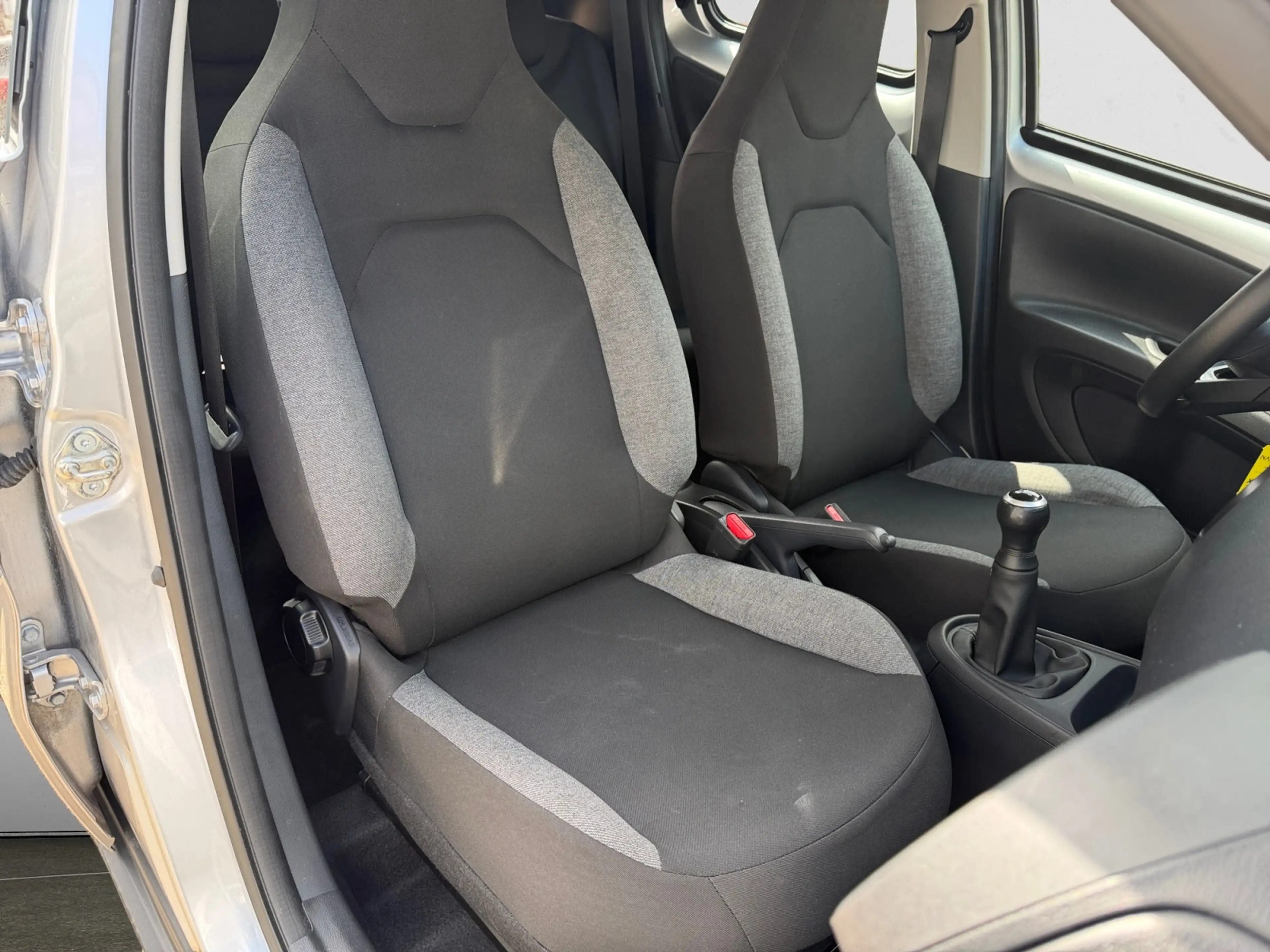 Toyota Aygo X 1.0 VVT-i MT Play+ NAP 38dkm, Camera, Led, Carplay — photo 3
