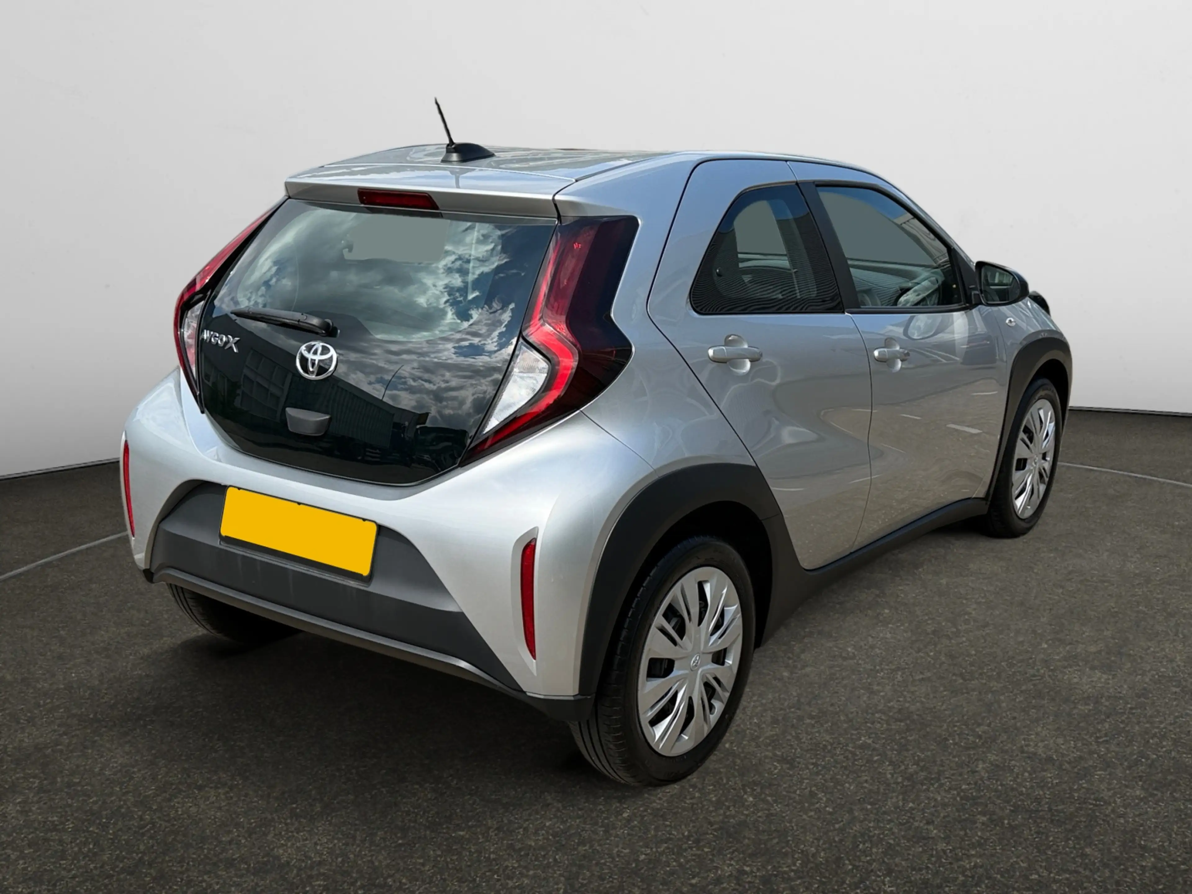 Toyota Aygo X 1.0 VVT-i MT Play+ NAP 38dkm, Camera, Led, Carplay — photo 5