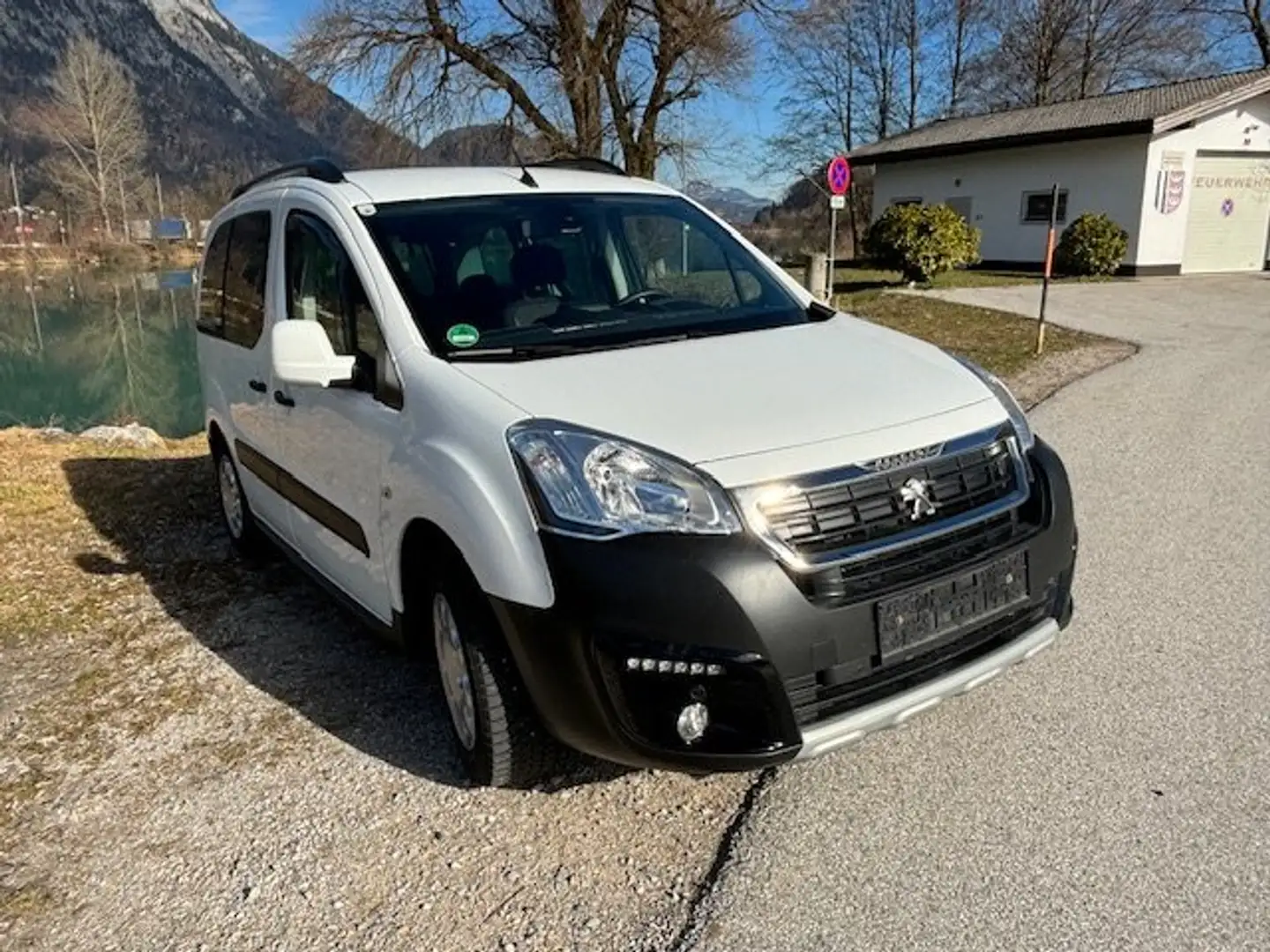 Peugeot Partner Partner Tepee Active 1,6 BHDI 100 S Weiß - 1