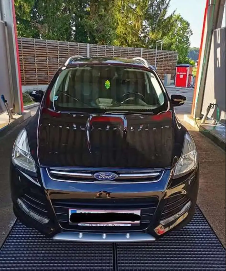 Ford Kuga 2.0 TDCi 2x4 Titanium Schwarz - 2