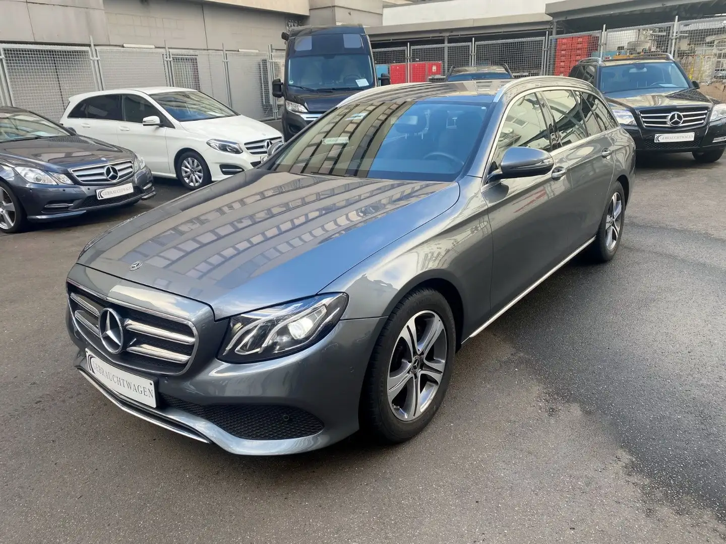 Mercedes-Benz E 200 d T Avantgarde LED/Kamera/Navi/TW/MBSheft Grau - 1