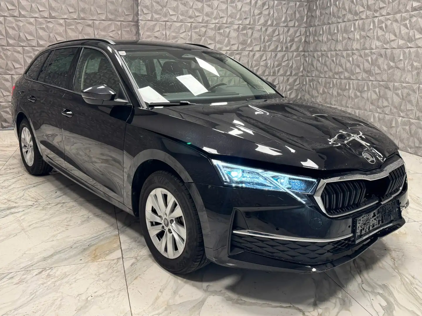 Skoda Octavia Combi 1.5 TSI mHEV 85 kW Selection Schwarz - 1