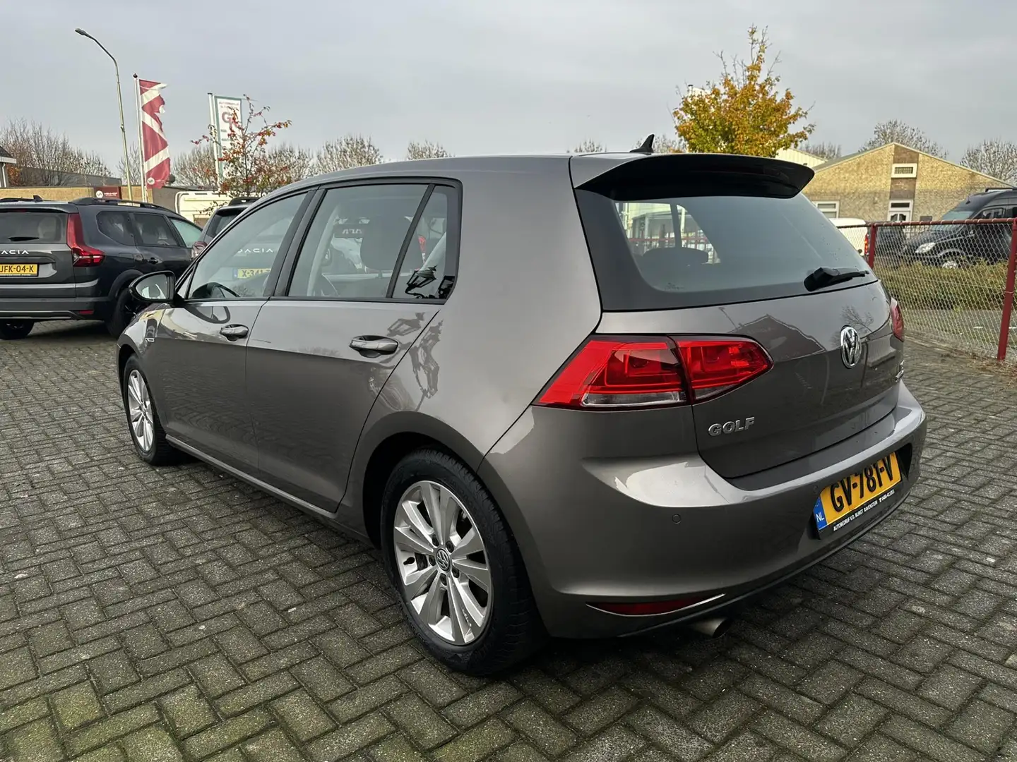 Volkswagen Golf 1.0 TSI Comfortline | Navigatie | Climate Control Grigio - 2