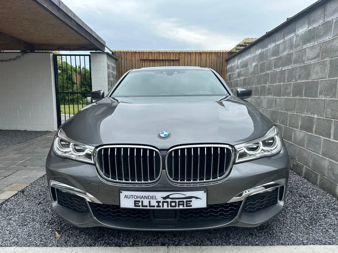 BMW 740 dXA M Pack Softclose Keyless Open dak Full Option Grijs - 2