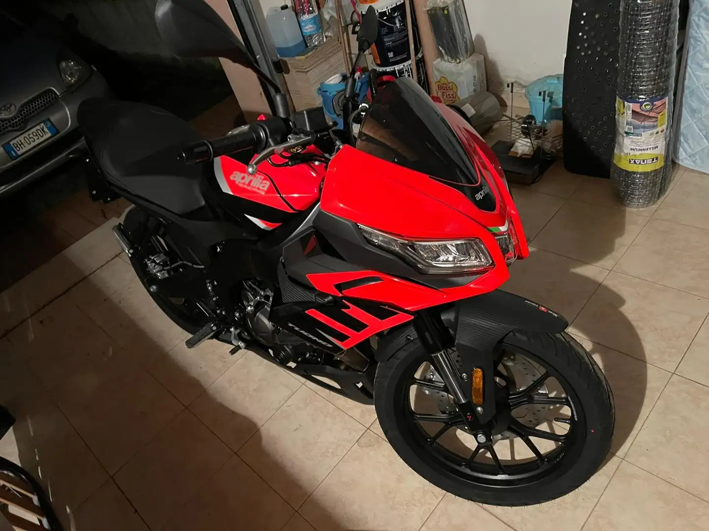 Aprilia Tuono Rosso - 2