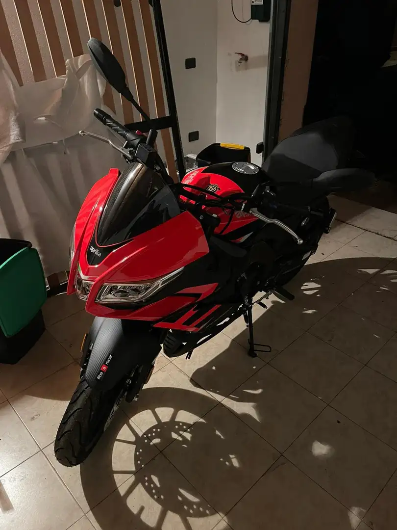Aprilia Tuono Rosso - 1