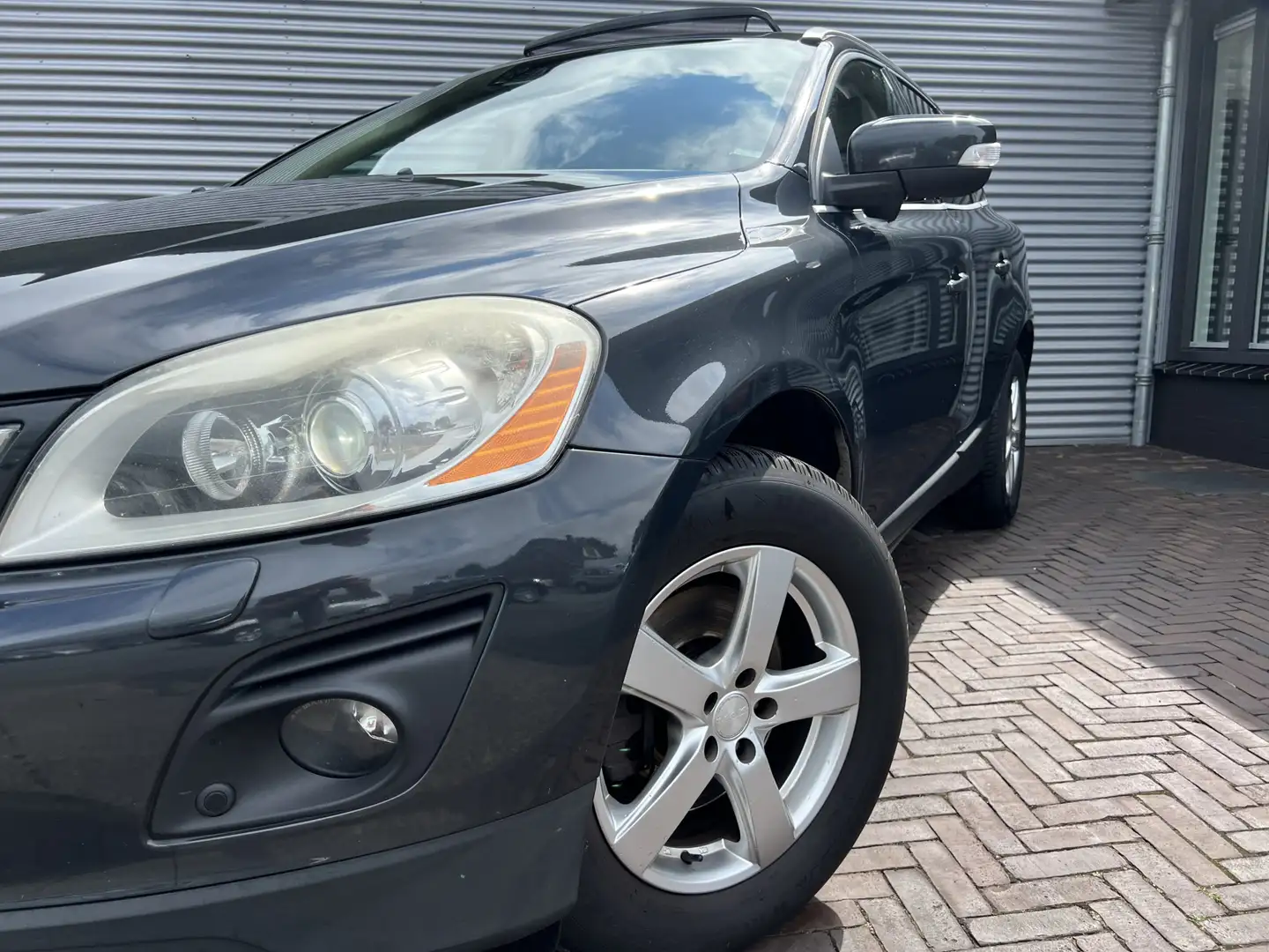 Volvo XC60 2.4D Summum PANORAMADAK! Grijs - 2
