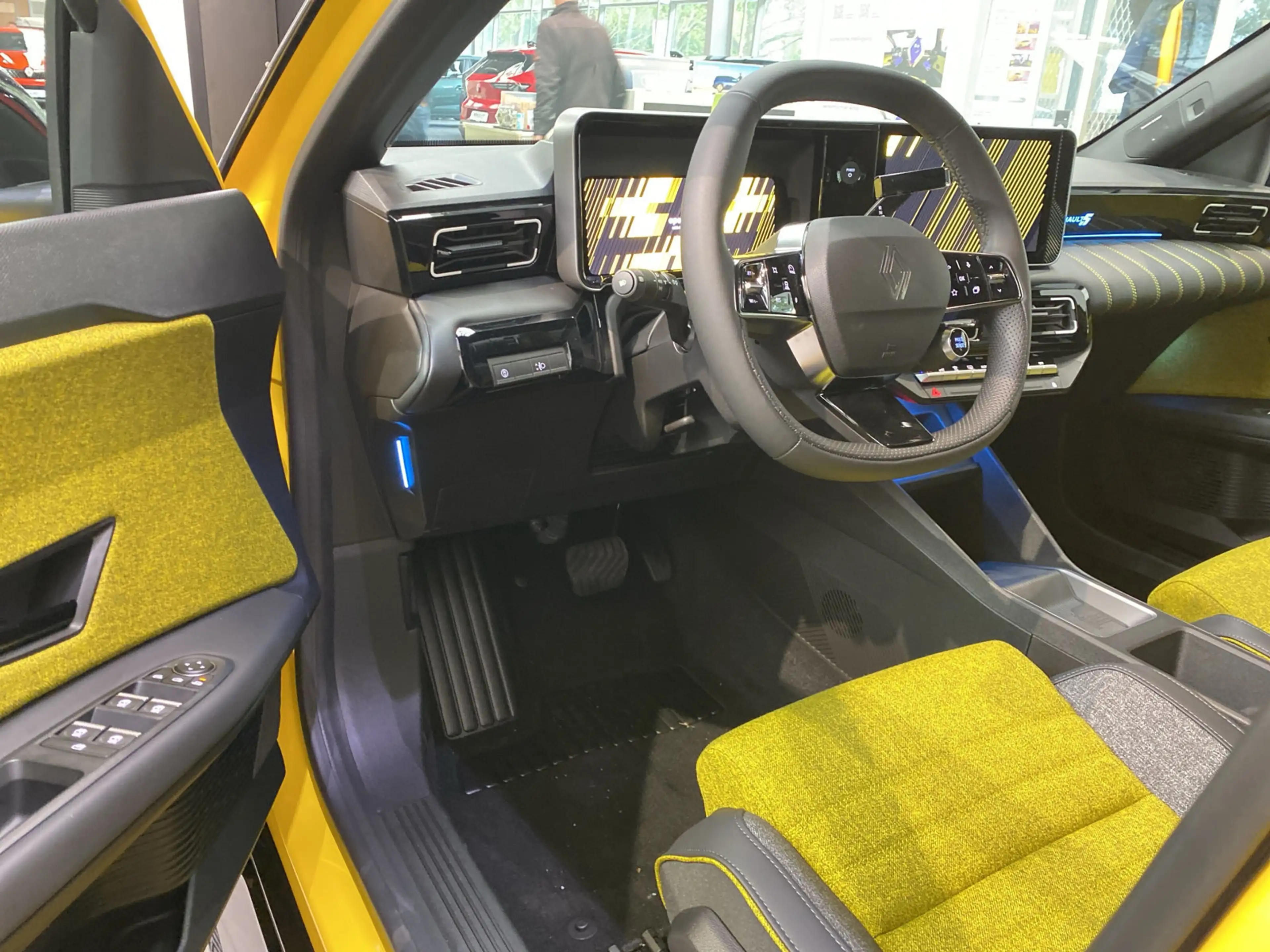 Renault R 5 E-Tech Iconic 150 Comfort Range ACC Navi — photo 10