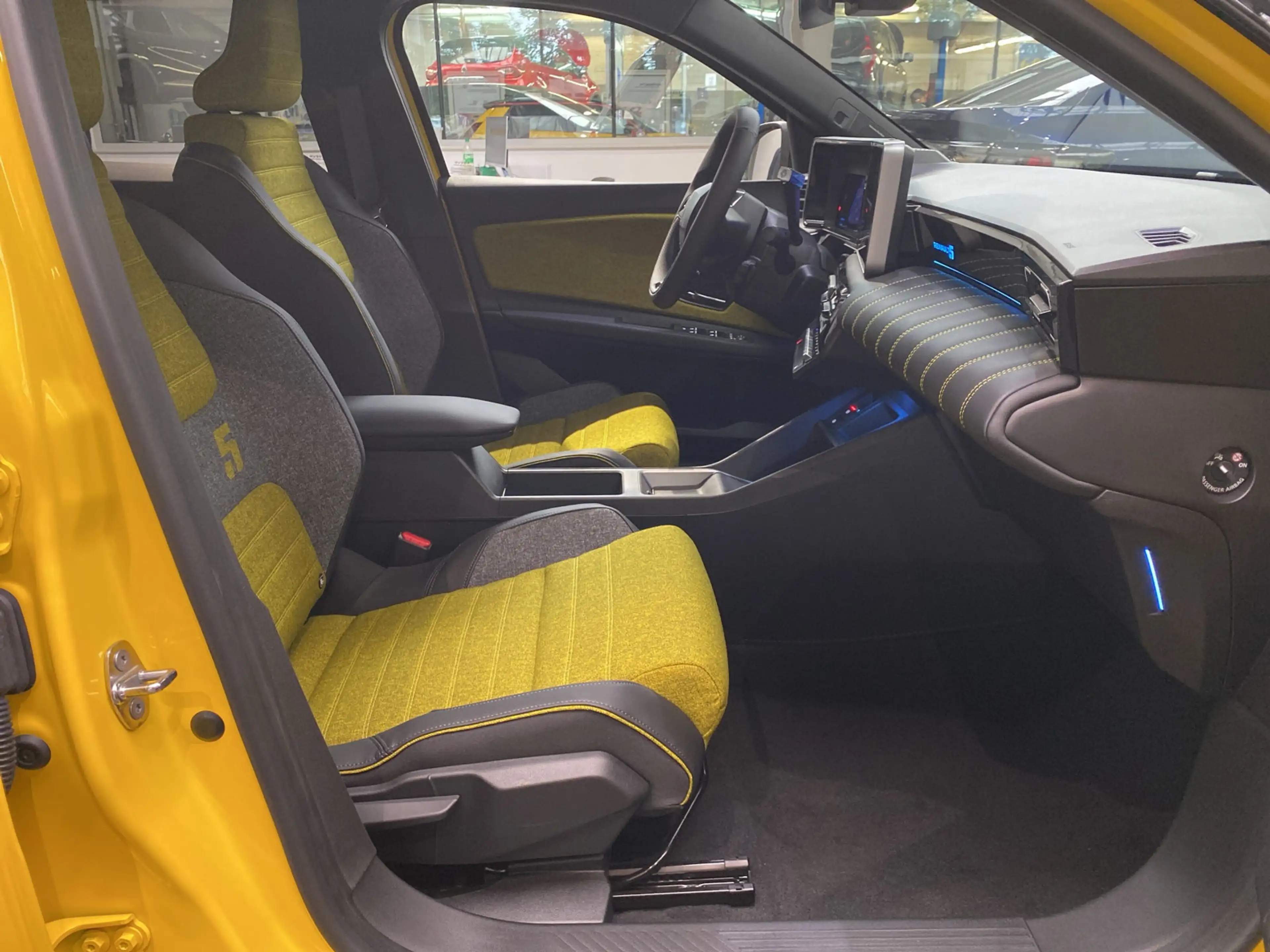 Renault R 5 E-Tech Iconic 150 Comfort Range ACC Navi — photo 11