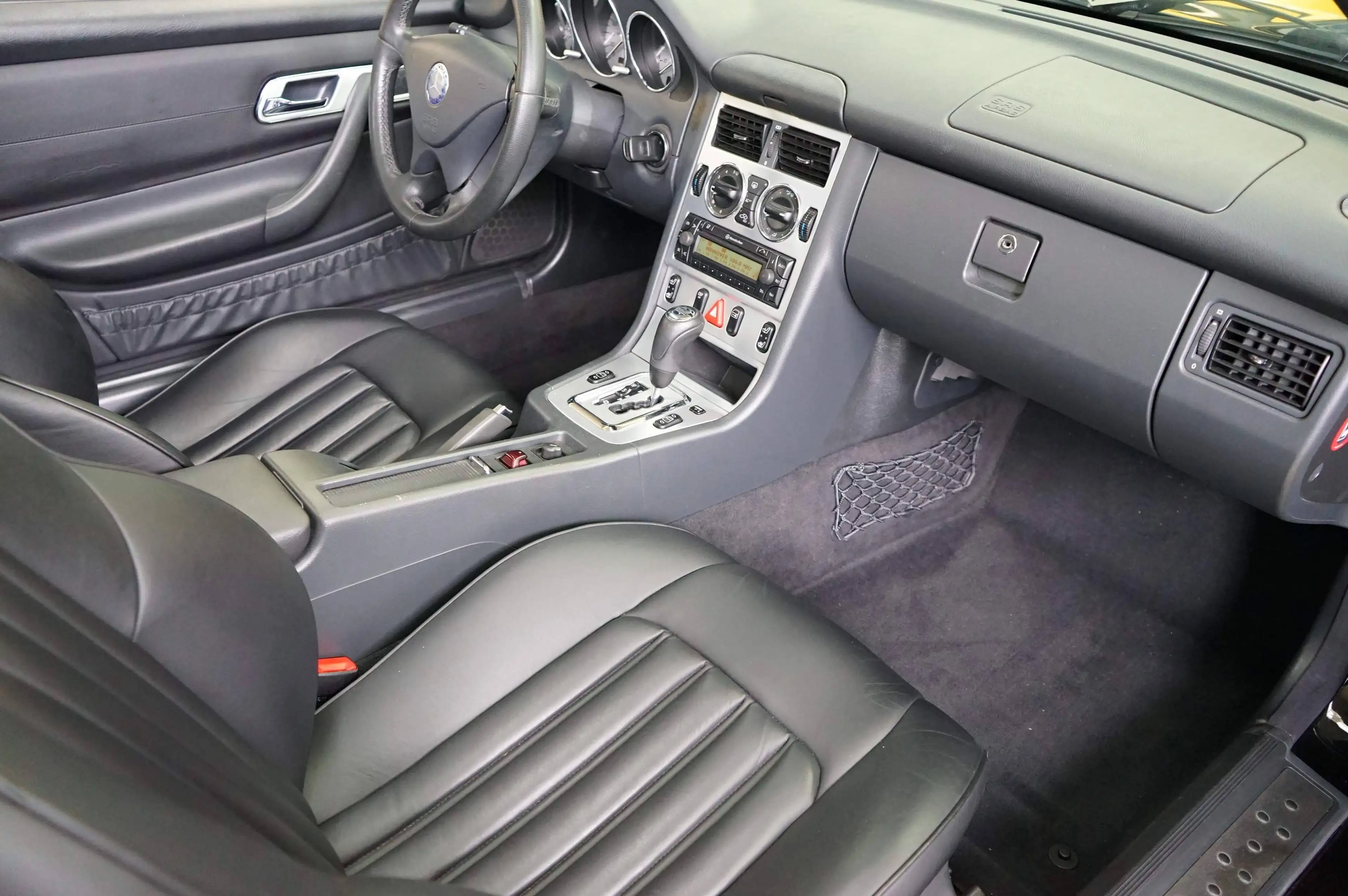 Mercedes-Benz SLK 230 SLK 230 Kompressor Final Edition aus 1. Hand — photo 17
