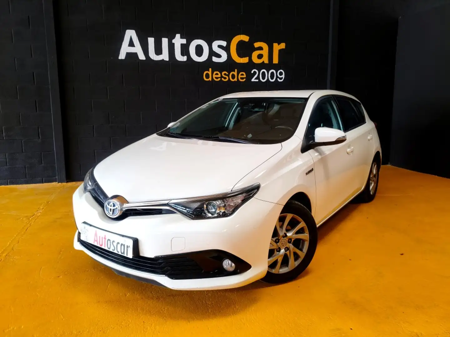 Toyota Auris hybrid 140H Feel! Blanco - 1