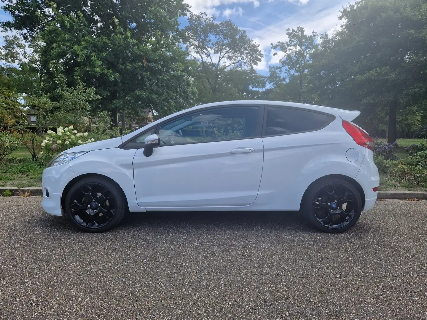 Ford Fiesta 1.6 Ghia Wit - 1