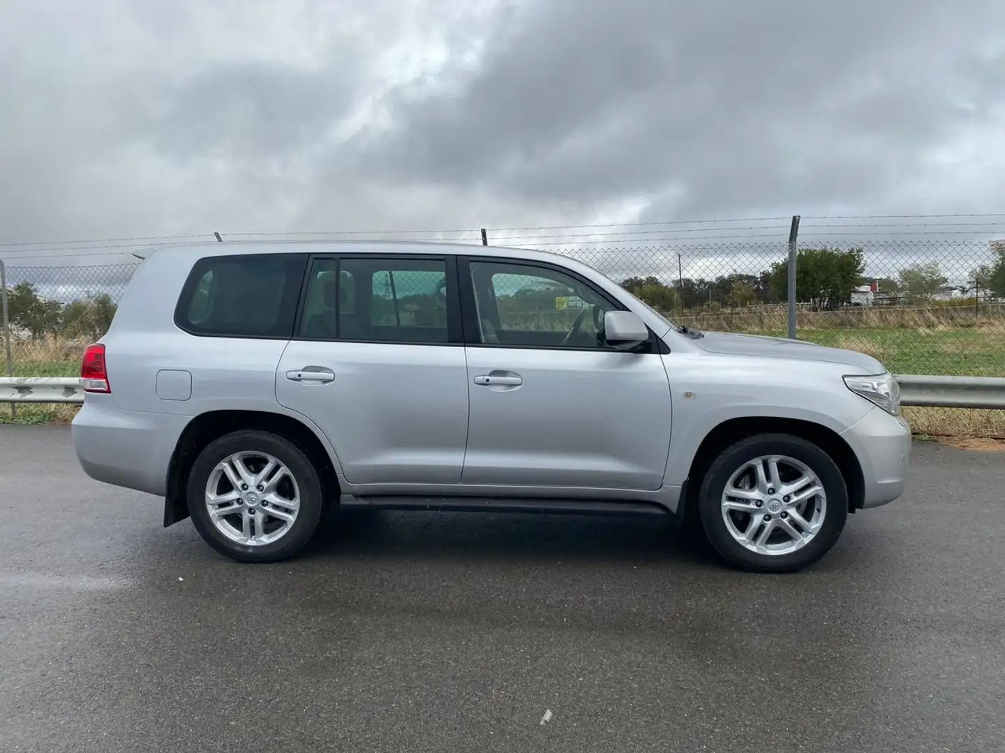 Toyota Land Cruiser 200 4.5D-4D VXL Aut. Grijs - 2