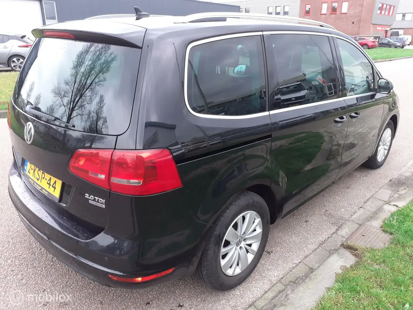 Volkswagen Sharan 2.0 TDI Comfortline 7p. Zwart - 2