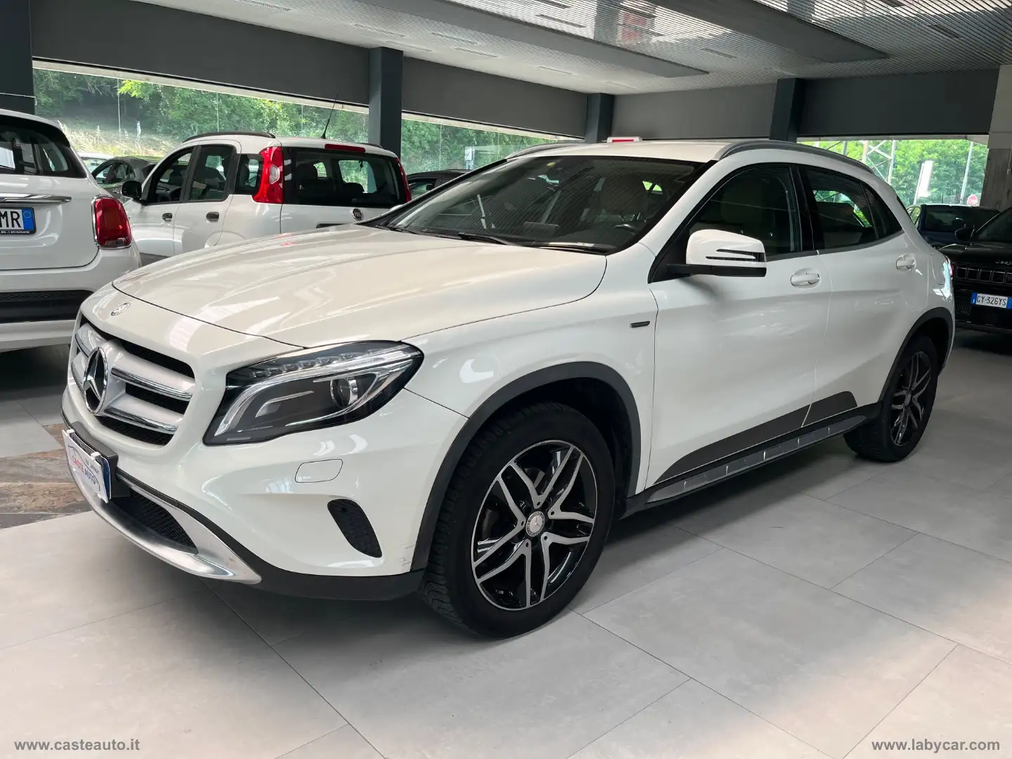 Mercedes-Benz GLA 200 GLA 200 d Automatic Premium Белый - 1