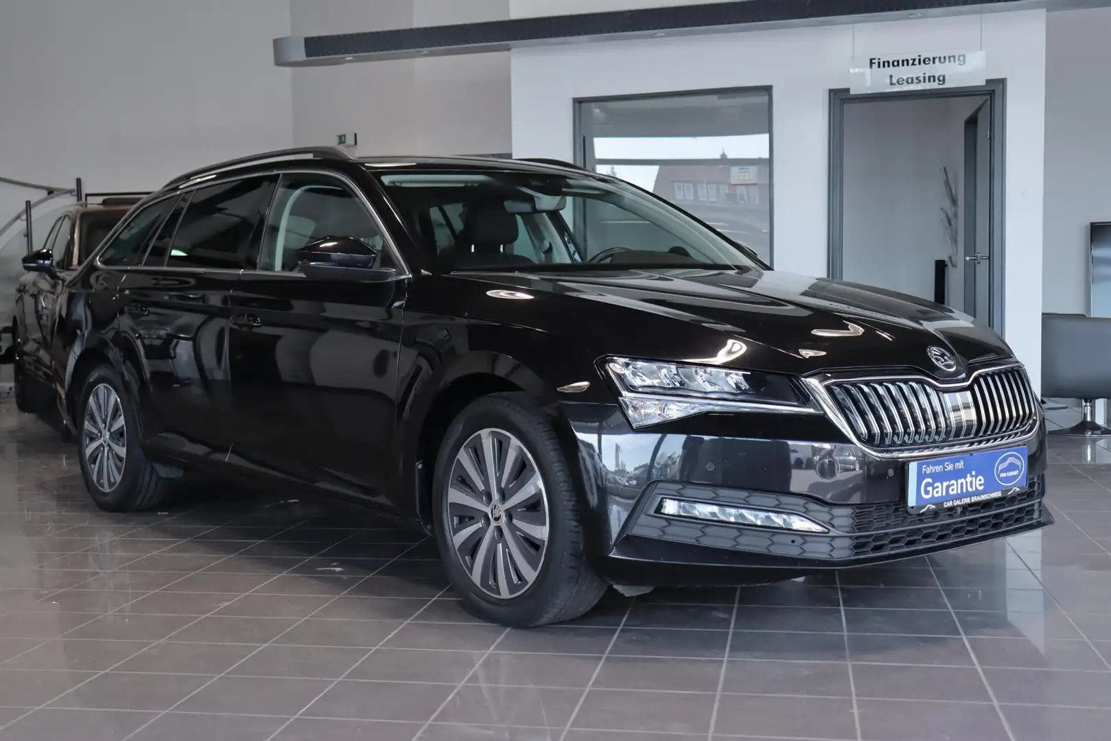 Skoda Superb 2.0 TDI Ambition* VIRTUAL*LED*AHK*SHZ*NAV Negro - 2