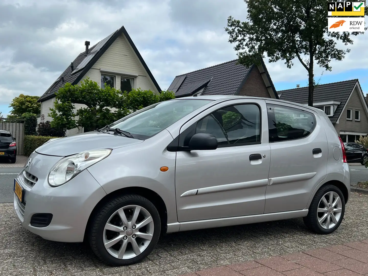 Suzuki Alto 1.0 Silver-line Exclusive NL-AUTO-NAP. Grau - 1