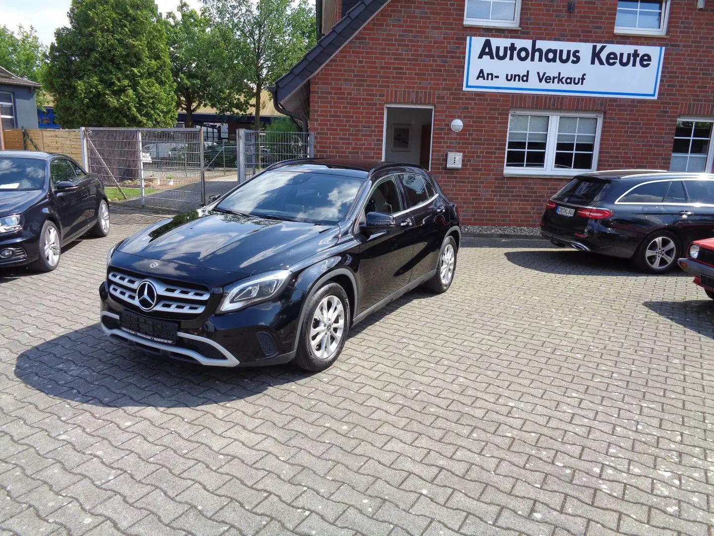 Mercedes-Benz GLA 200 Autom., Kam. Navi.LM, Keyl.LED,Met. PTS, Zwart - 1