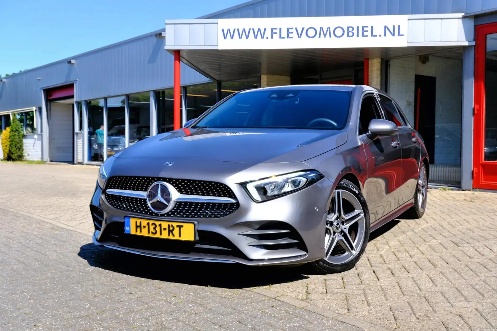 Mercedes-Benz A 180 d AMG Aut. Leder/Alcantara|Navi|Clima|LMV Grijs - 1