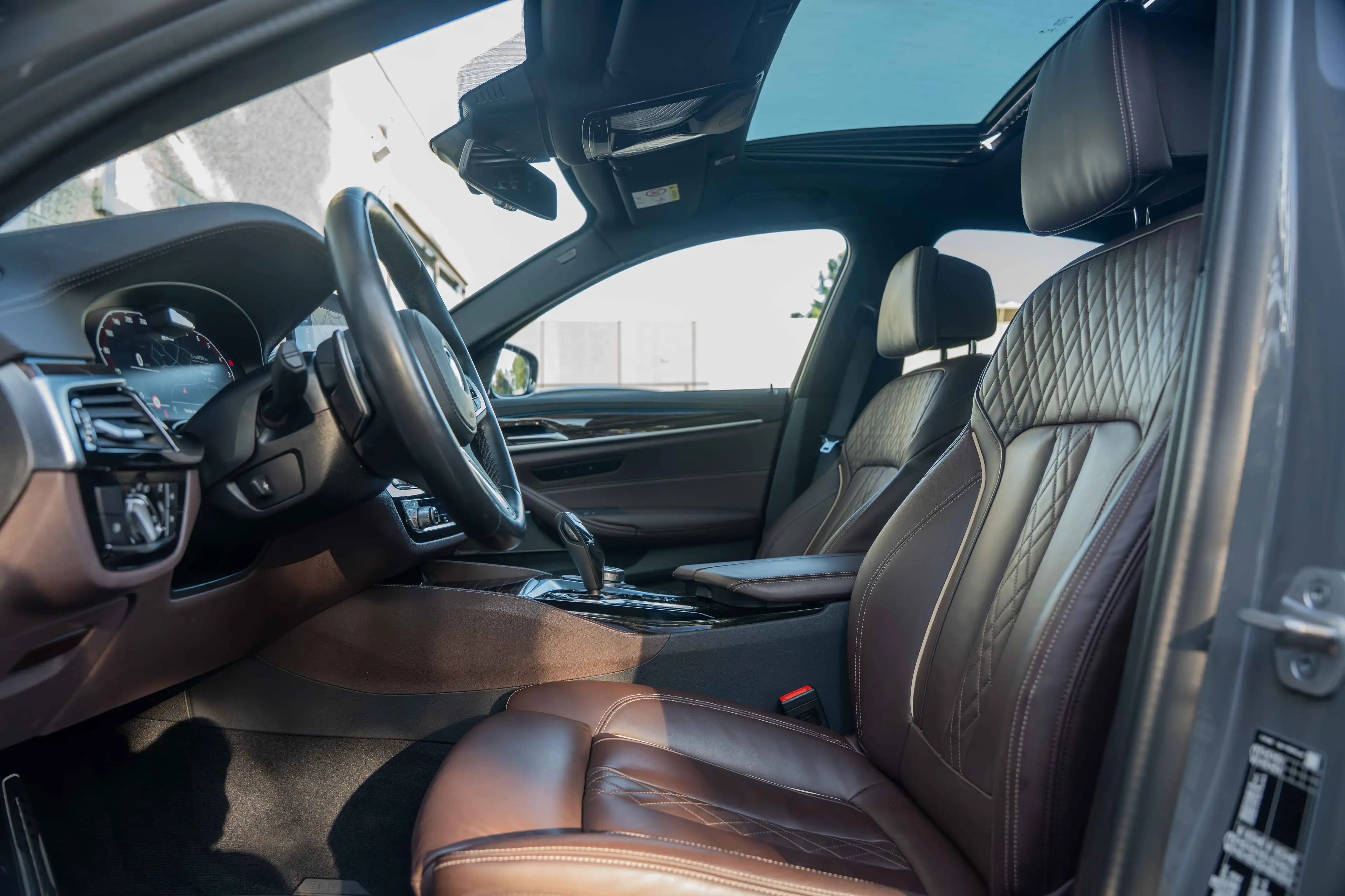 BMW 545 e xDrive M-SPORT/LASER/OPENDAK/HUD/H&K/19"/360°/MEMORY/ACC — photo 11