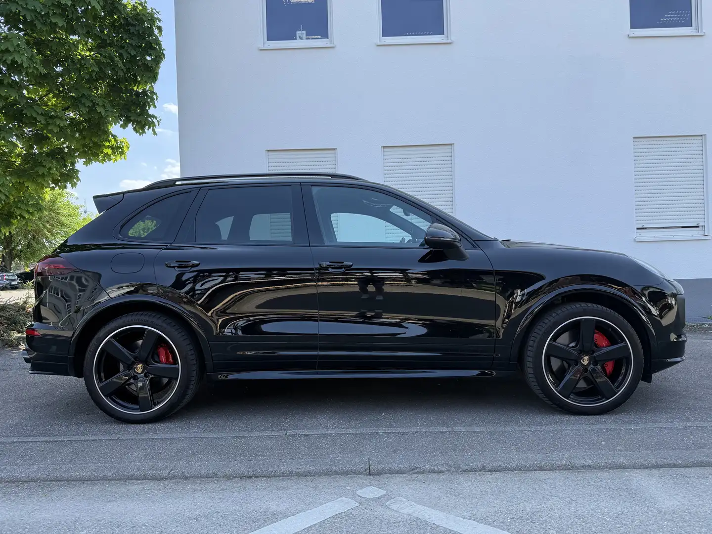Porsche Cayenne GTS Approved Schwarz - 1