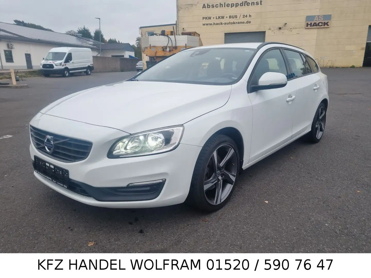 Volvo V60 Kombi 2.0 150PS Linje Business Guter Zustand Weiß - 1