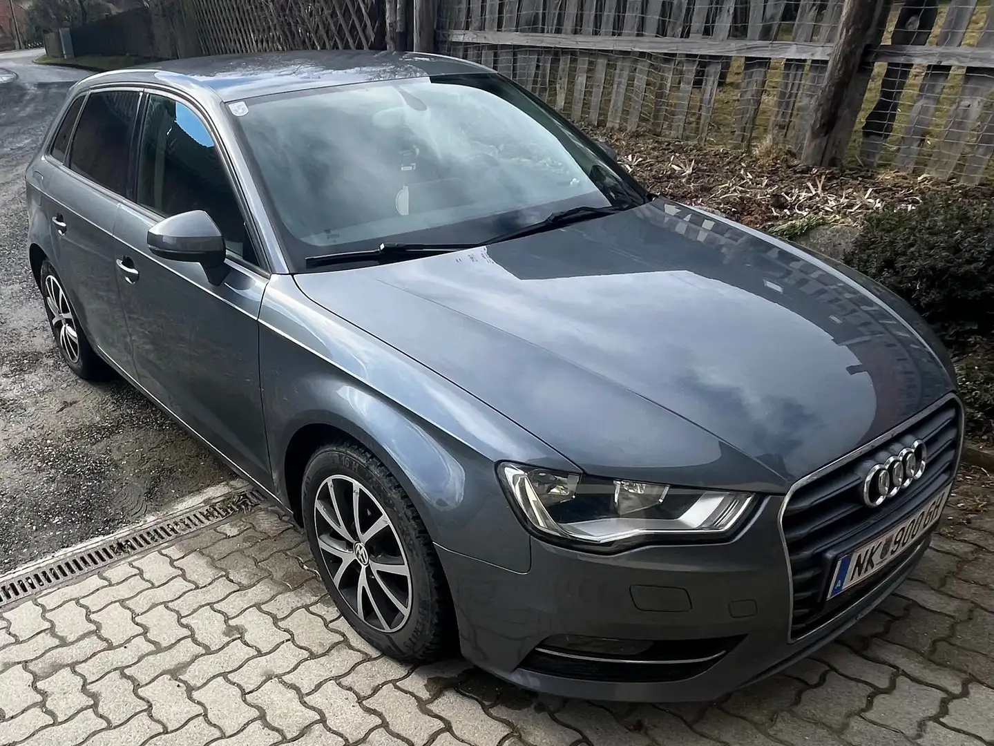 Audi A3 SB Ambition 1,6 TDI DPF Grau - 1