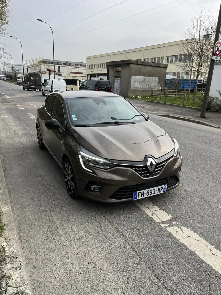 Renault Clio TCe 100 Initiale Paris