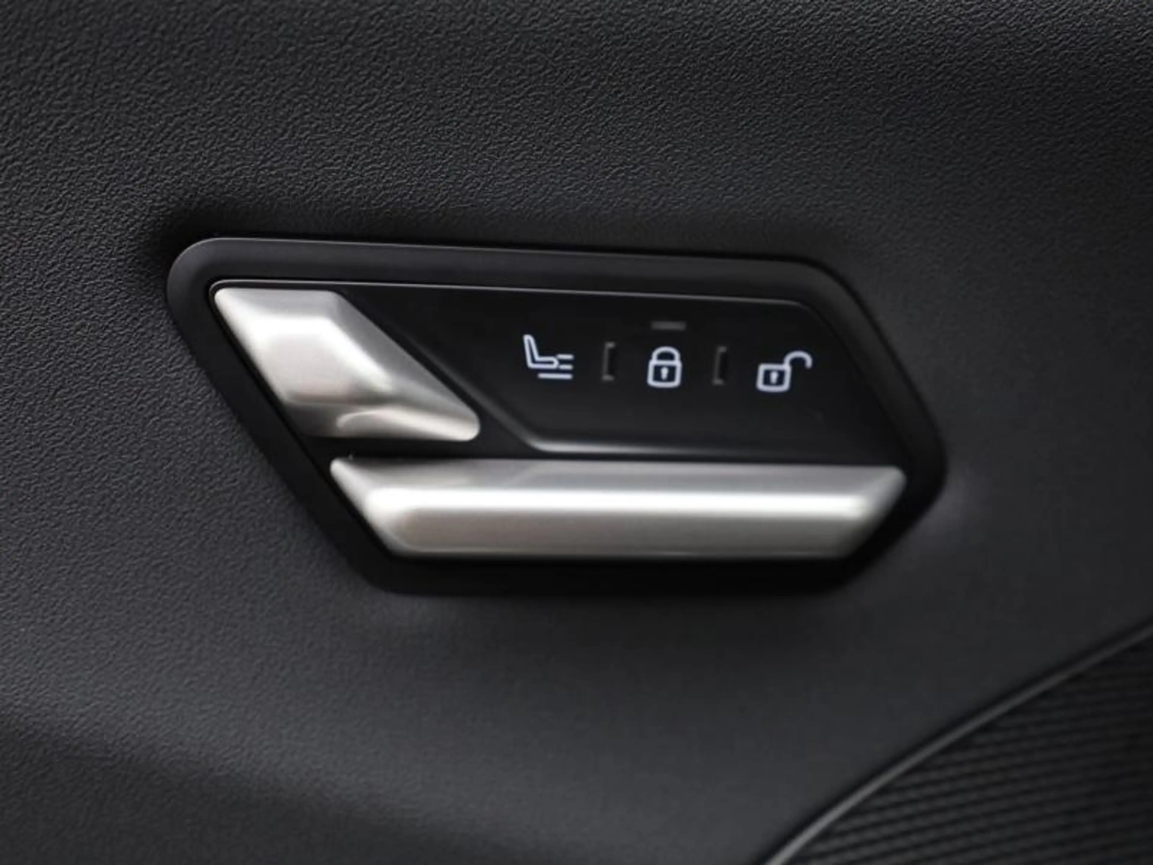 BMW iX3 50 XDRIVE - M SPORT — photo 15