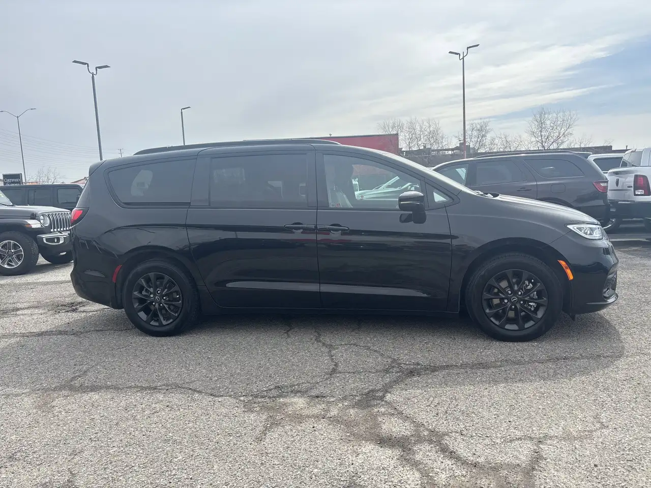 Chrysler Pacifica снимка Chrysler Pacifica