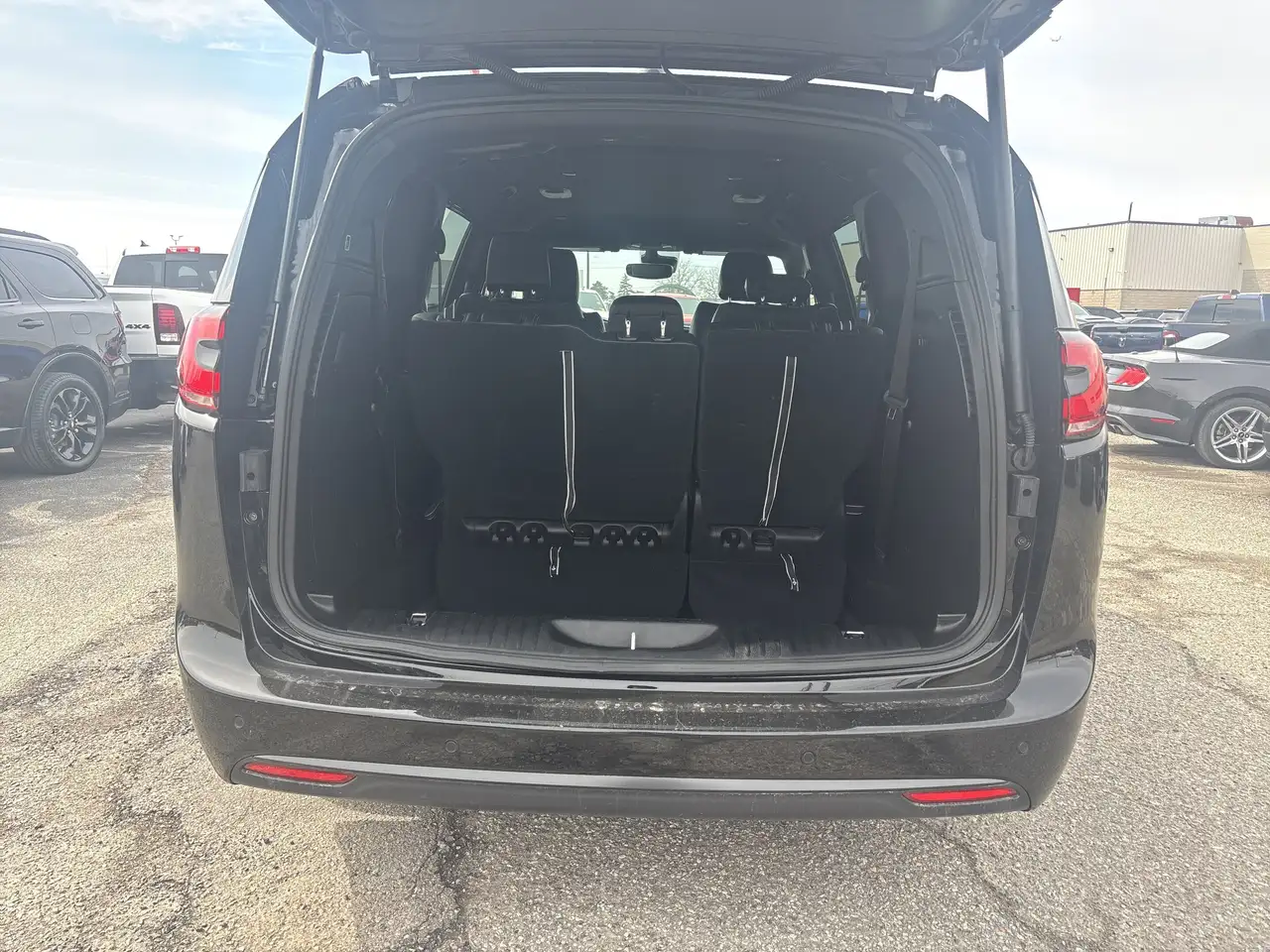 Chrysler Pacifica снимка Chrysler Pacifica