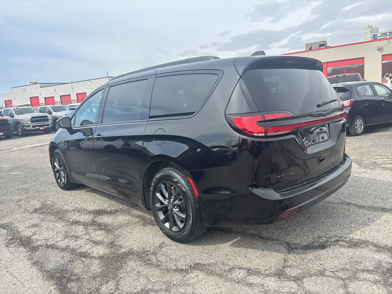 Chrysler Pacifica снимка Chrysler Pacifica