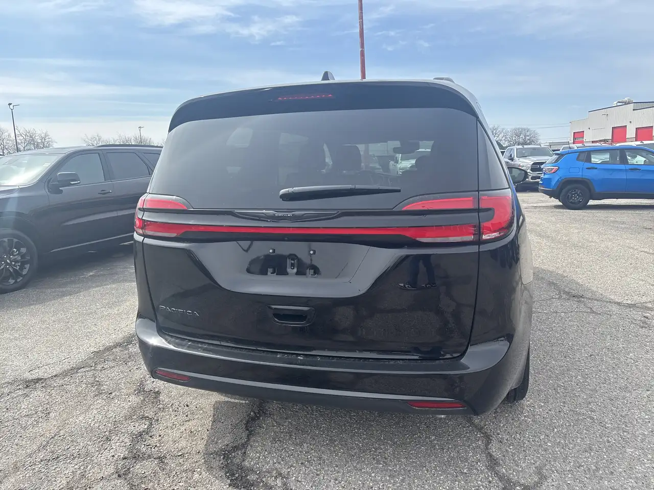 Chrysler Pacifica снимка Chrysler Pacifica