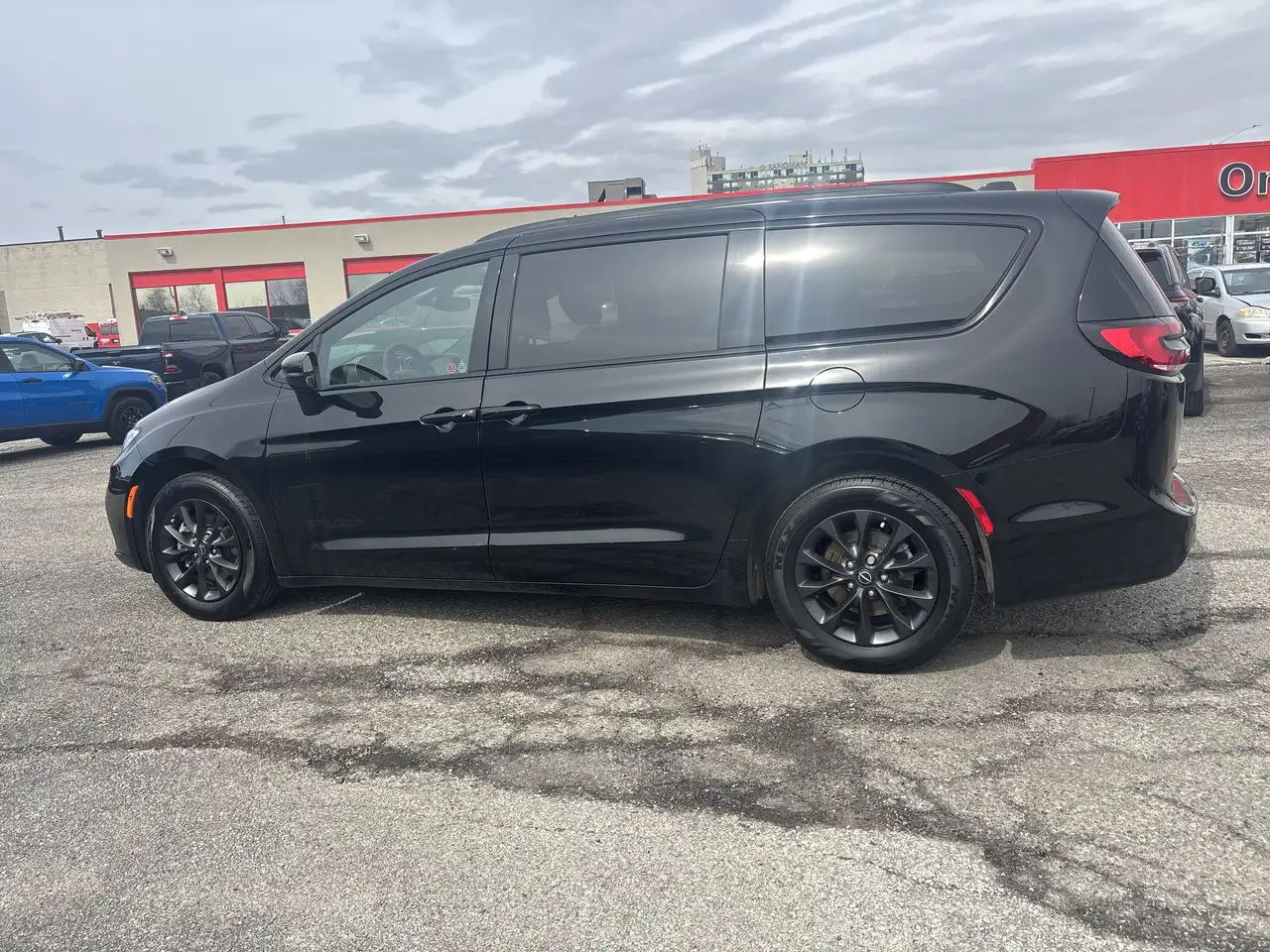 Chrysler Pacifica снимка Chrysler Pacifica