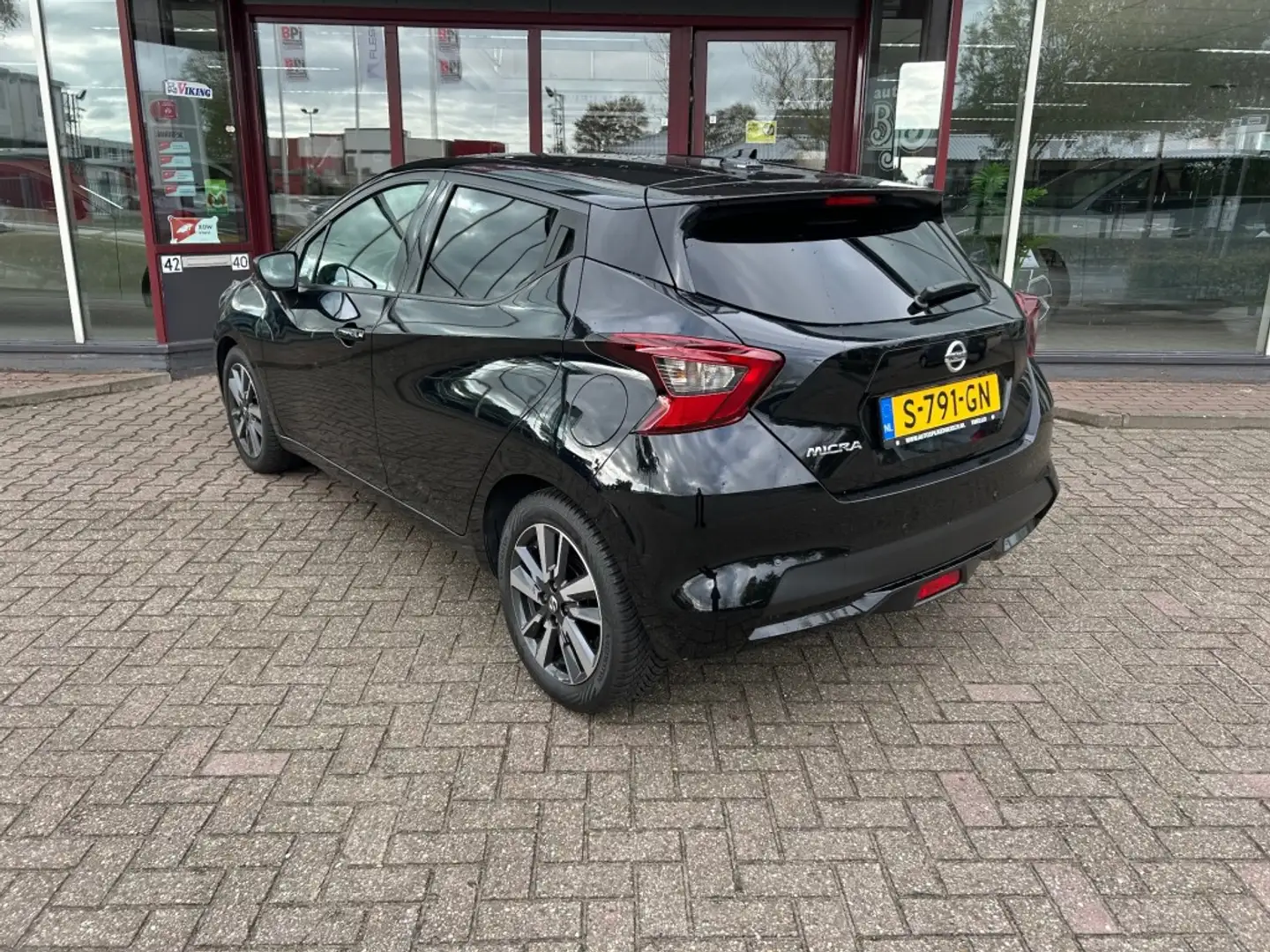 Nissan Micra 0.9 IG-T N-CONNECTA Zwart - 2