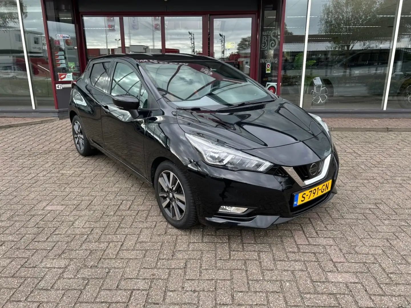 Nissan Micra 0.9 IG-T N-CONNECTA Zwart - 1