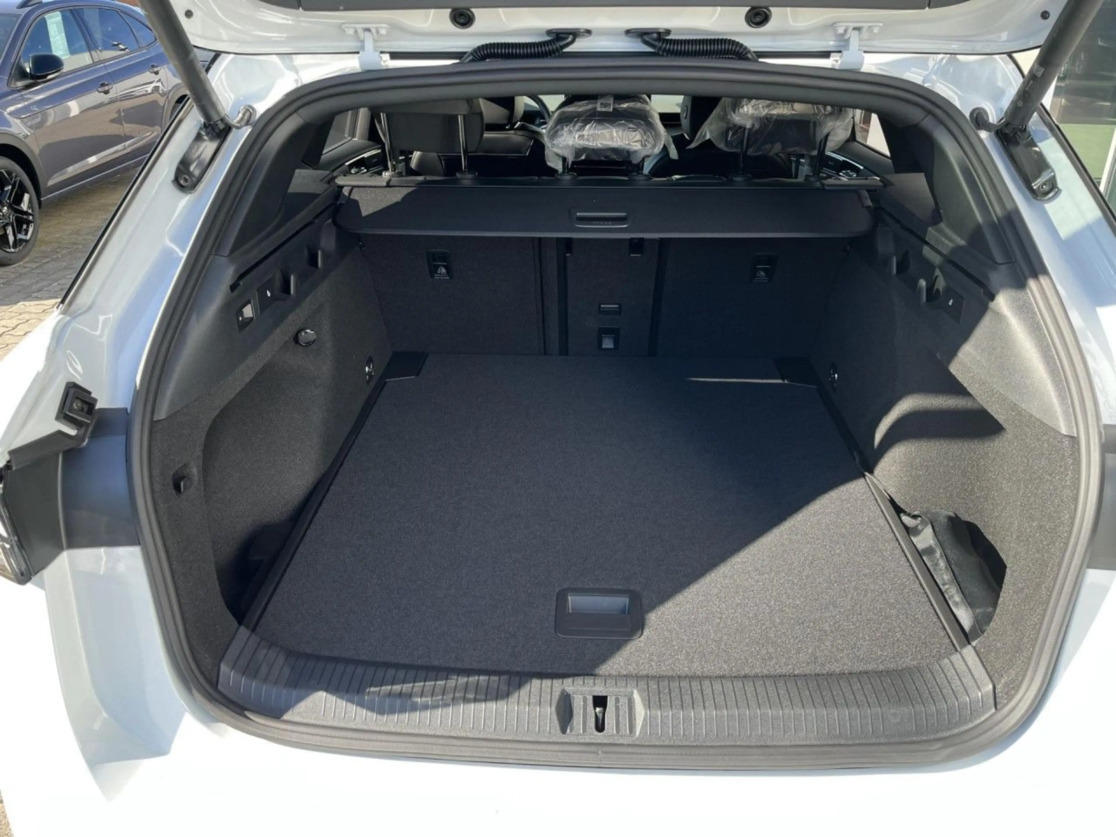 Volkswagen ID.7 Tourer 4Motion GTX 86 kWh AHK Wärme Navi LED — photo 8