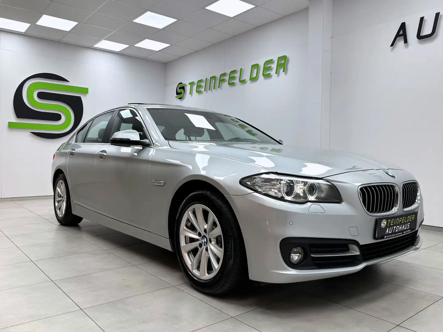 BMW 520 i / LEDER  / BI-XENON / SCHIEBEDACH Stříbrná - 1