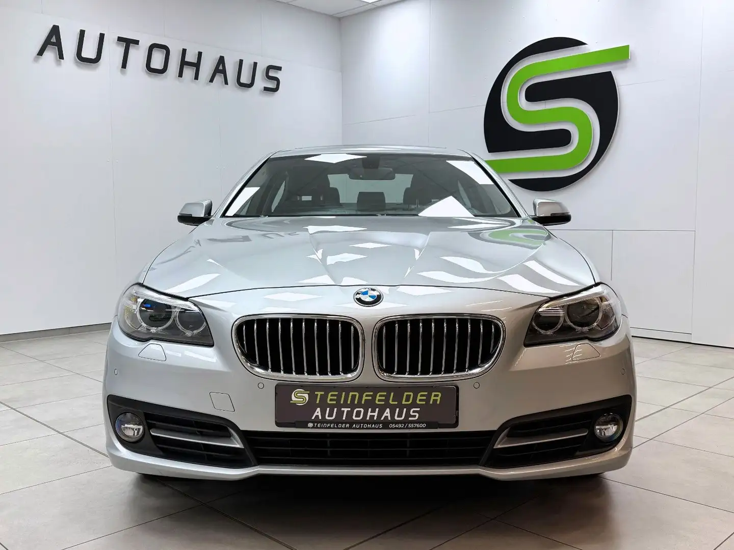 BMW 520 i / LEDER  / BI-XENON / SCHIEBEDACH Stříbrná - 2